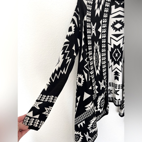 H&M Divided Tribal Pattern Cardigan Size XS - Picture 2 of 4